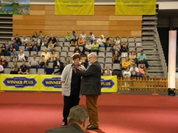 Frau Gerda Kastl und Moderator Rainer Jacobs